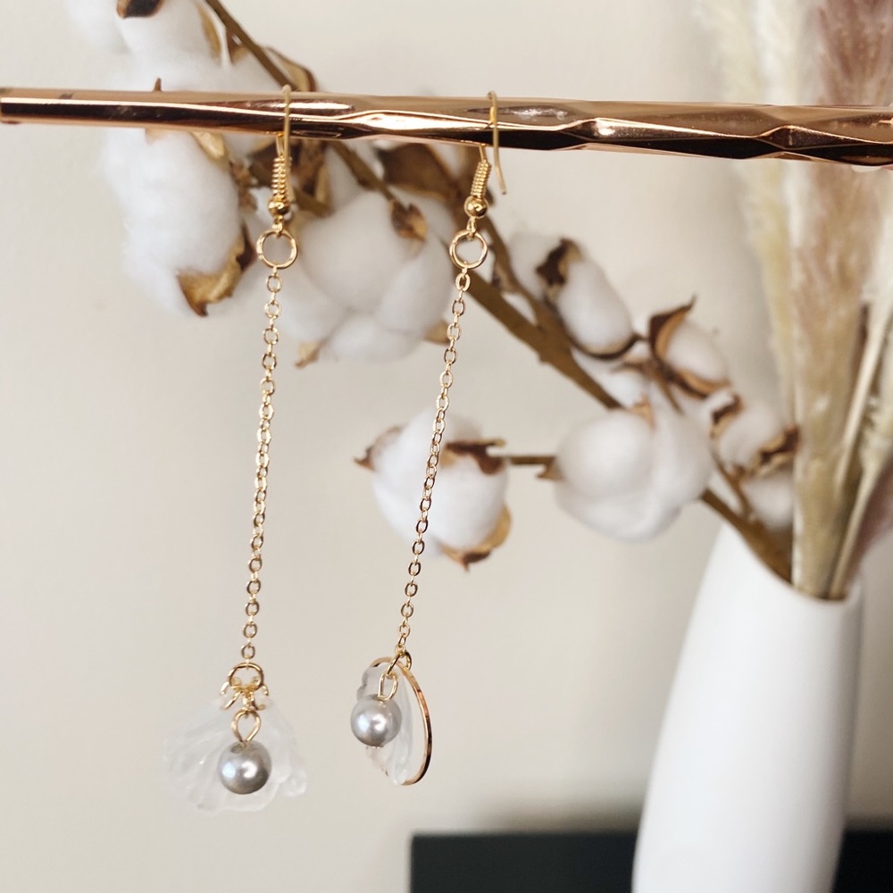 🟤VIKI🟤 Seashell with Silver Pearl Earrings
